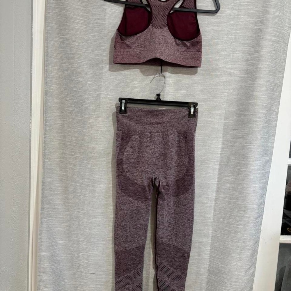 Victoria Secret Pink seamless purple leggings and sport bra set - Picture 2 of 8